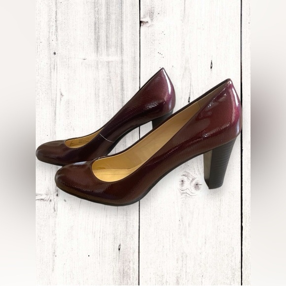 Calvin Klein Shoes - Calvin Klein Renni Snakeskin Burgundy Pump Heels Almond Round Toe Size 7.5